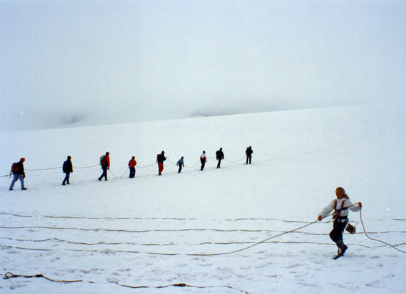 På vej over gletsjeren mod Galhøpiggan 1992