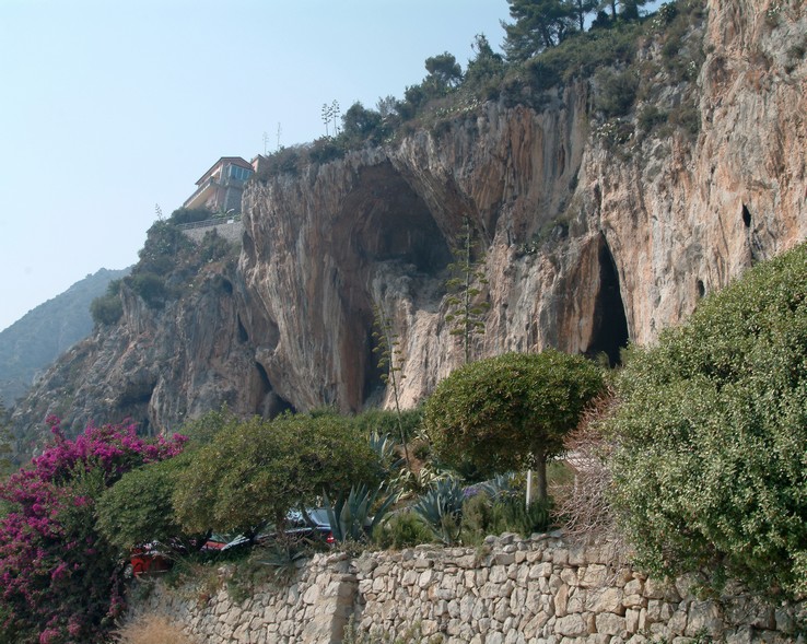Grimaldi-hulerne, grænsen Frankrig-Italien