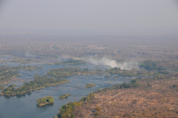 Med helikopter over Zambezifloden og Victoria Falls