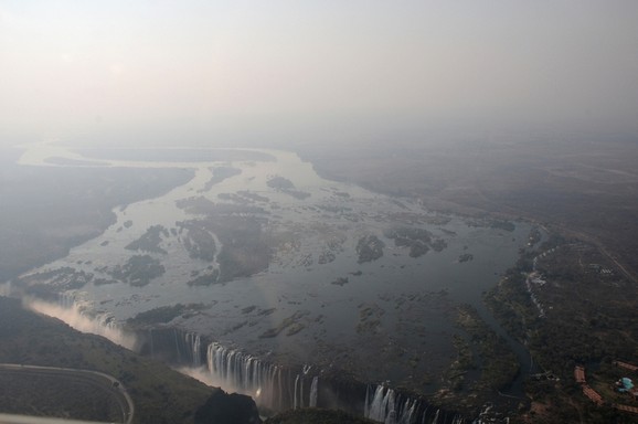 Med helikopter over Zambezifloden og Victoria Falls