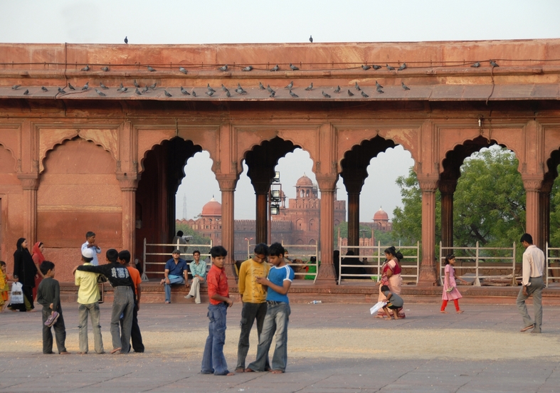 Den store moské med det røde fort i baggrunden, Old Delhi